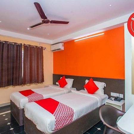 Oyo 22837 Chairmen'S Hotel Бангалор Экстерьер фото