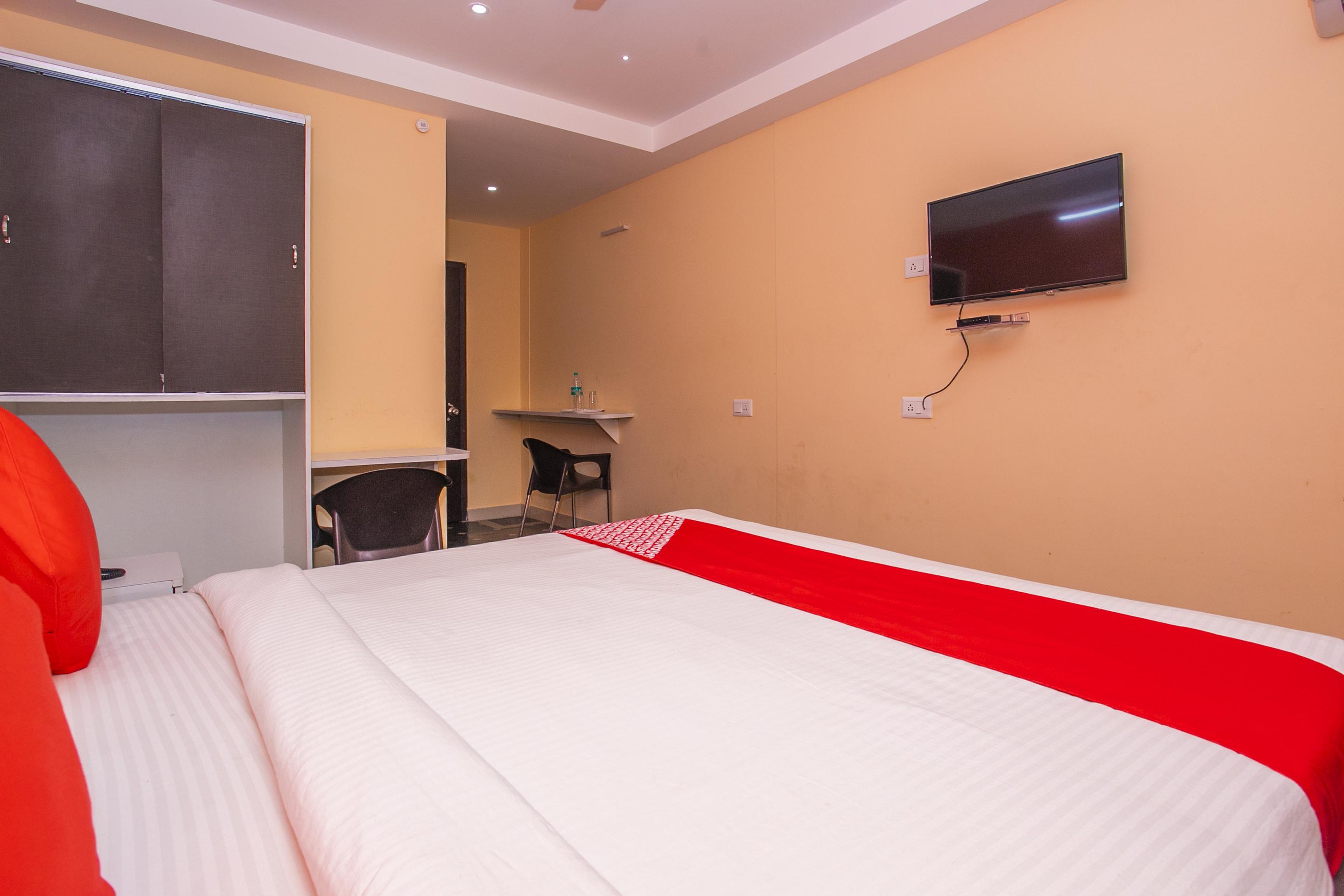 Oyo 22837 Chairmen'S Hotel Бангалор Экстерьер фото