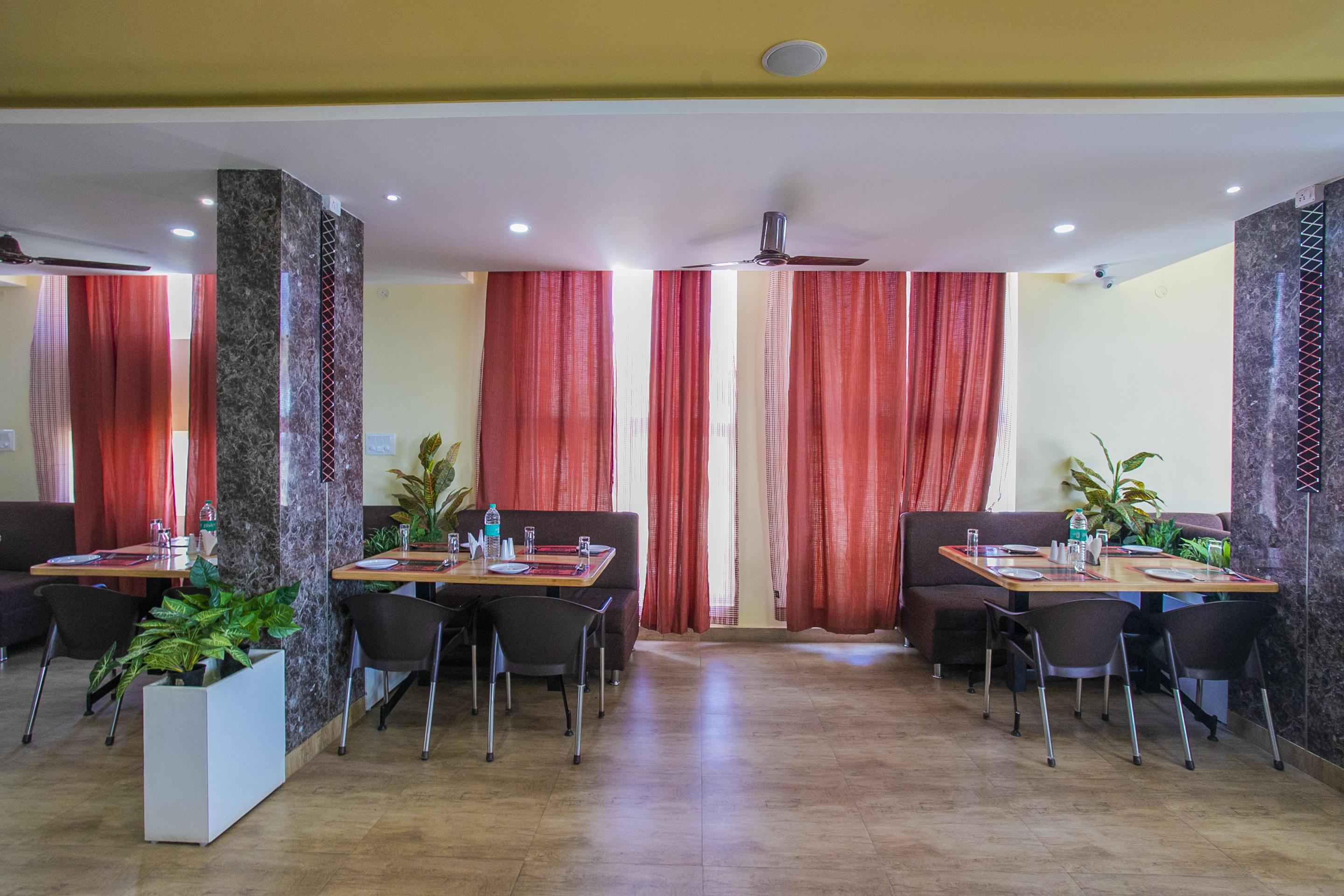 Oyo 22837 Chairmen'S Hotel Бангалор Экстерьер фото