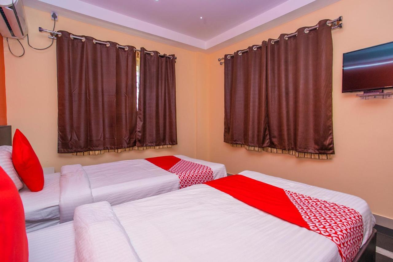 Oyo 22837 Chairmen'S Hotel Бангалор Экстерьер фото