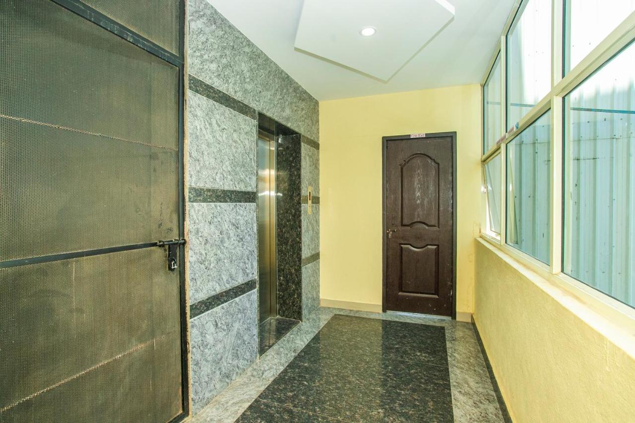 Oyo 22837 Chairmen'S Hotel Бангалор Экстерьер фото